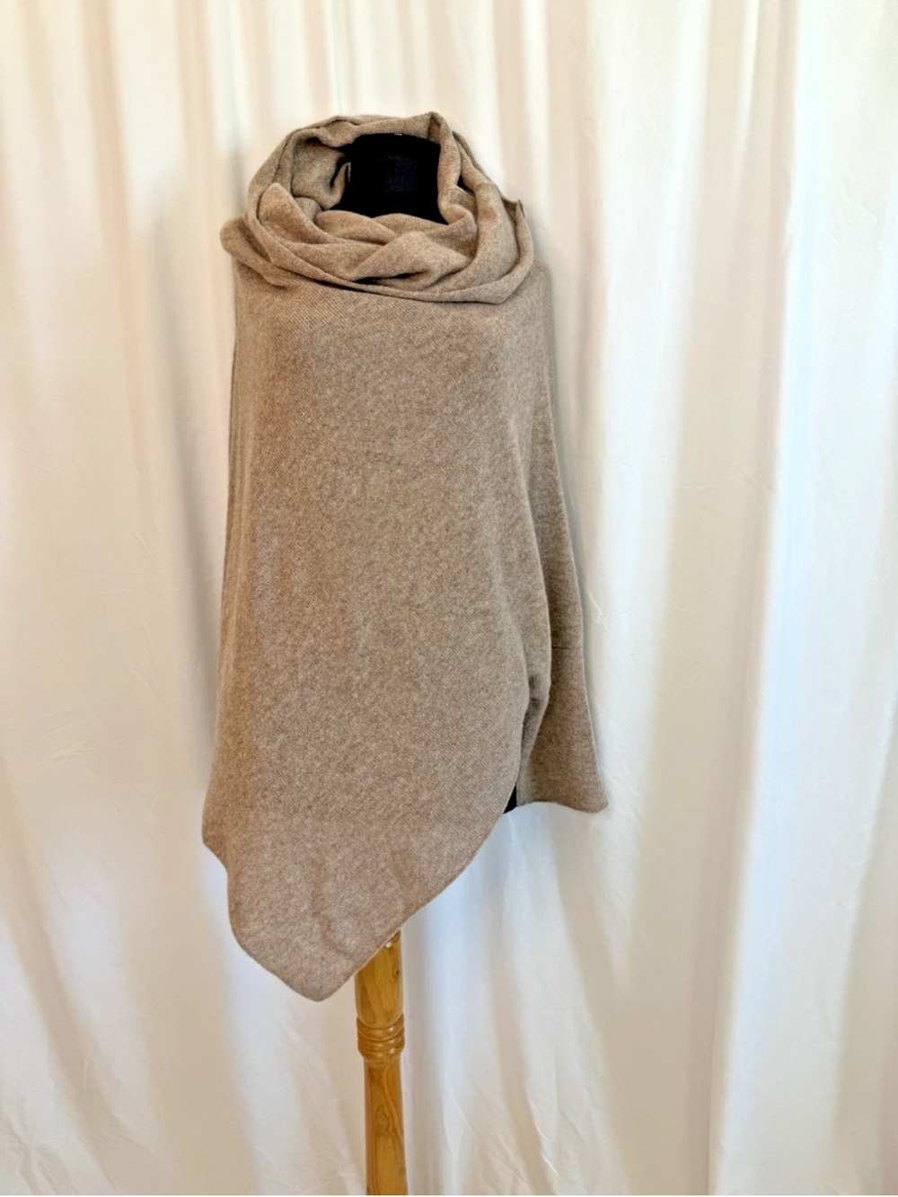 ALE by Alessandro Albanese Tan Cashmere Sleeved Poncho Sweater - One Size